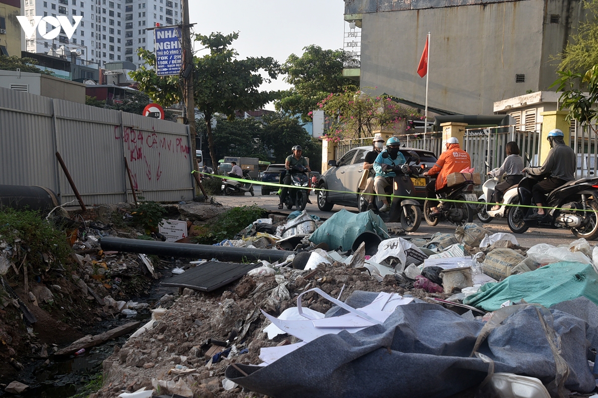 tuyen duong Dong tau giai phong thi cong cham, dan kho vi bui ban hinh anh 12