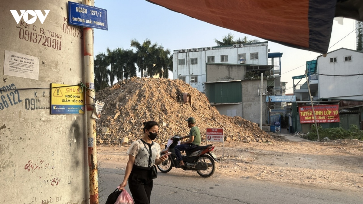 tuyen duong Dong tau giai phong thi cong cham, dan kho vi bui ban hinh anh 8