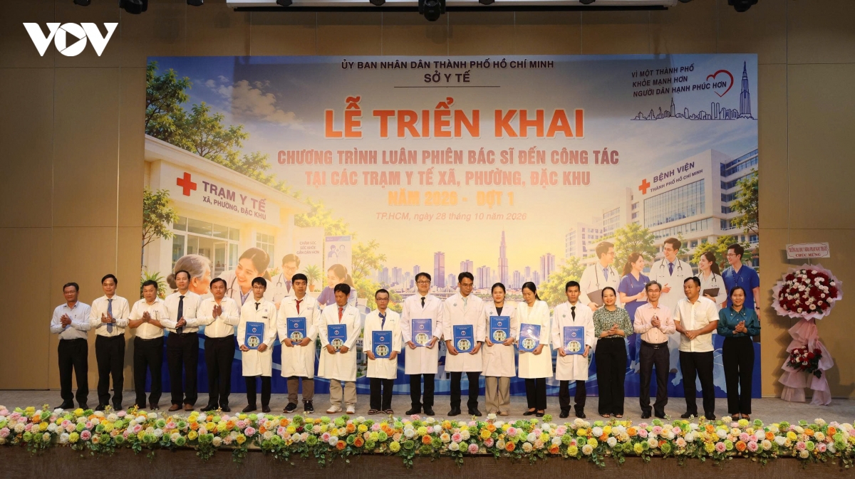 tp.hcm chinh thuc dua bac si ve tram y te con thieu nhan luc hinh anh 2
