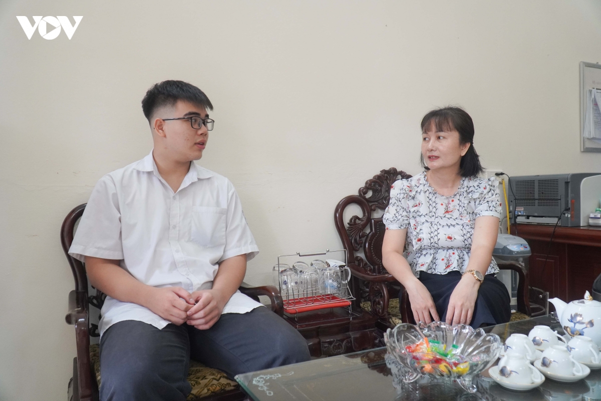 nam sinh lop 12 o bac ninh dung cam ngan chan hai doi tuong trom cho hinh anh 3