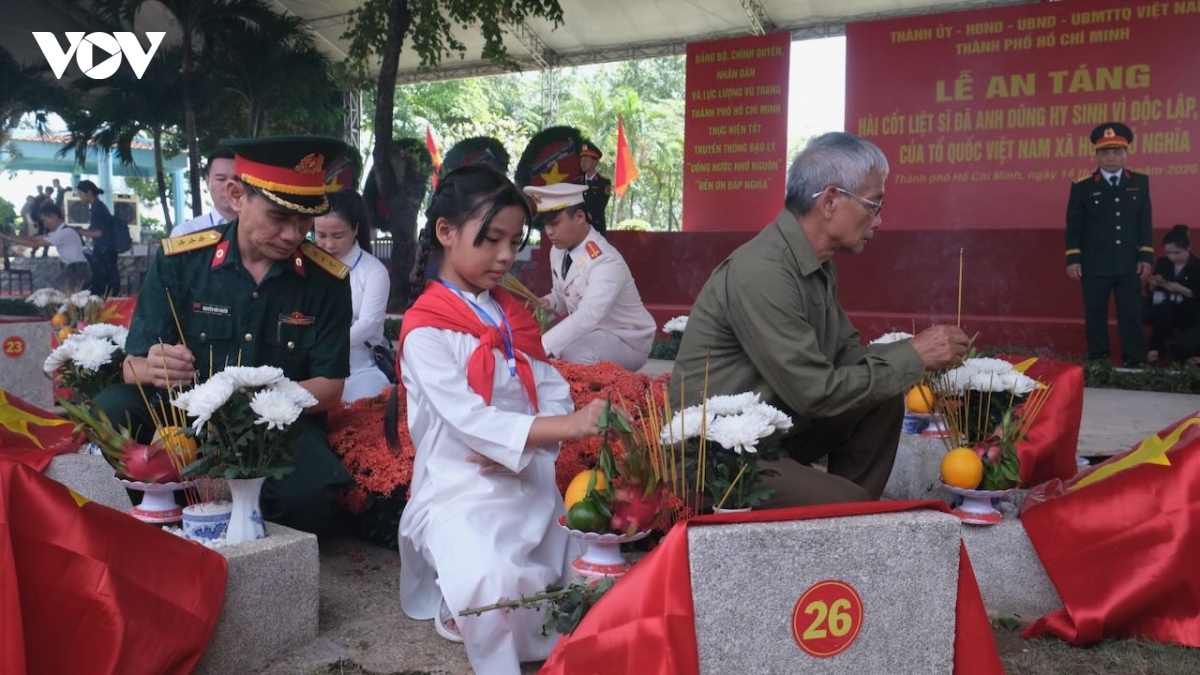 nghia tinh sau nang noi nghia trang liet si hinh anh 2