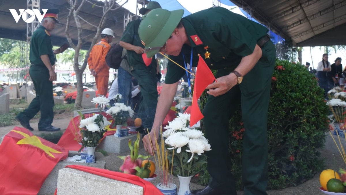 nghia tinh sau nang noi nghia trang liet si hinh anh 1