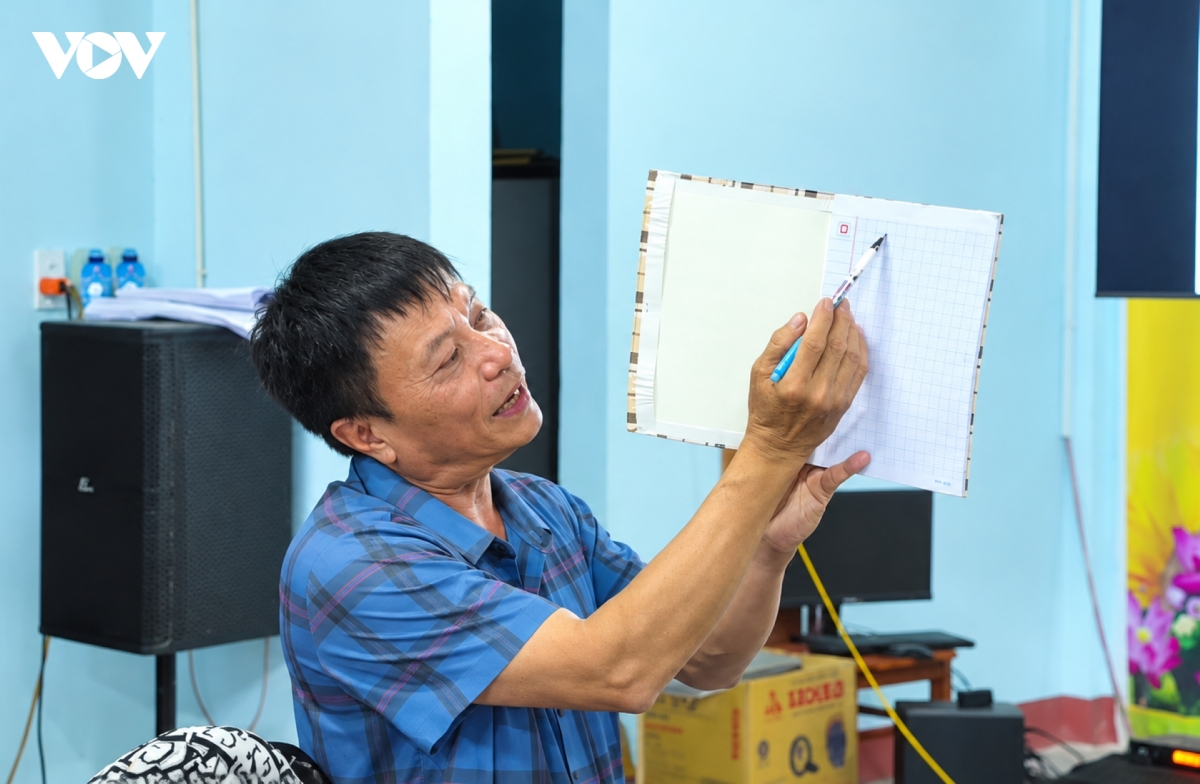 sang den lop hoc dem giua dai ngan, nguoi ma lieng quyet tim con chu hinh anh 4