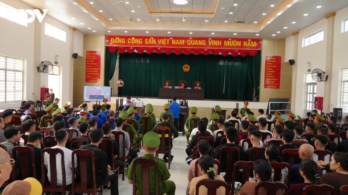Dong thap hang chuc bi cao nhan an tu ve toi gay roi trat tu cong cong hinh anh 3