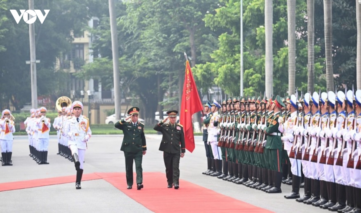 lao deputy pm s visit enhances defence cooperation with vietnam picture 2