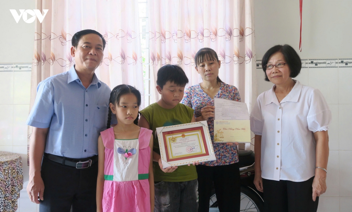 nu bac si viet duoc vinh danh vi hanh trinh noi dai su song hinh anh 2