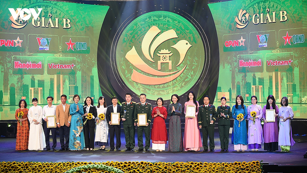 ha noi vinh danh nhung tac pham bao chi tieu bieu ve phat trien van hoa hinh anh 2