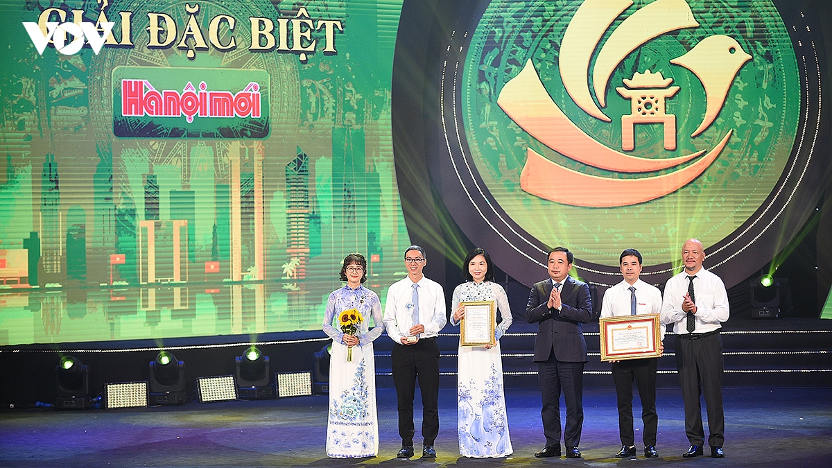 ha noi vinh danh nhung tac pham bao chi tieu bieu ve phat trien van hoa hinh anh 1