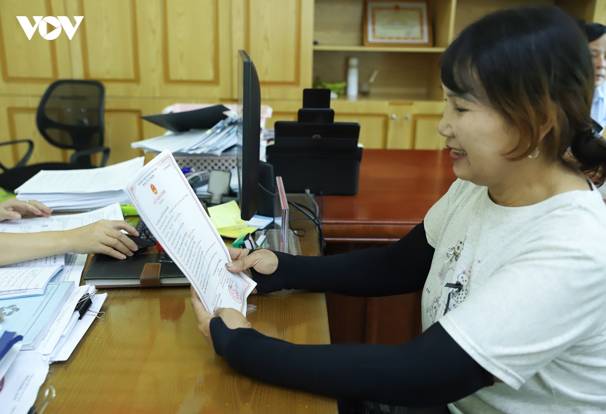 thu tuc hanh chinh cong tai quang ninh thoi gian rut ngan, su hai long tang len hinh anh 1