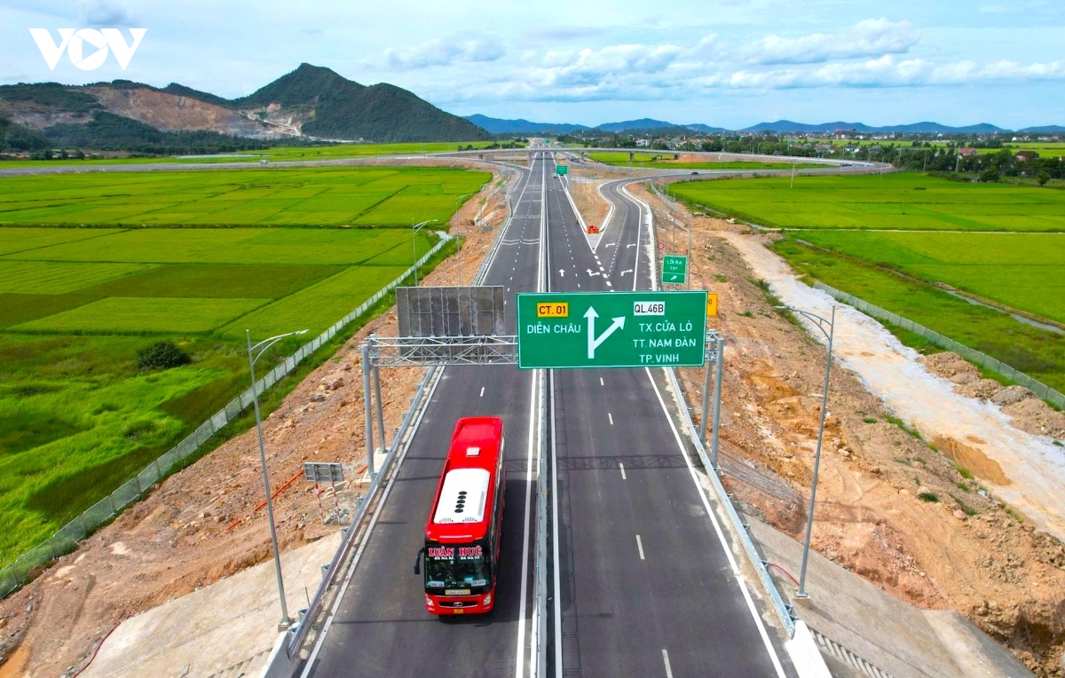 Dau tu moi va mo rong gan 2.830km cao toc can chon dung tong thau, trao du quyen hinh anh 2