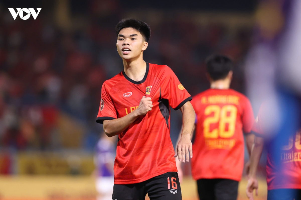ket qua v-league hom nay 30 10 ha noi fc nguoc dong kich tinh truoc ninh binh hinh anh 25