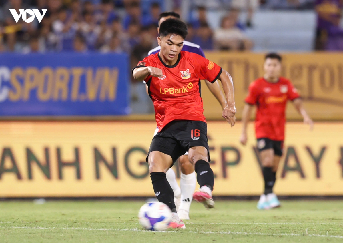 cau thu viet kieu toa sang, ha noi fc thang day cam xuc truoc ninh binh hinh anh 3