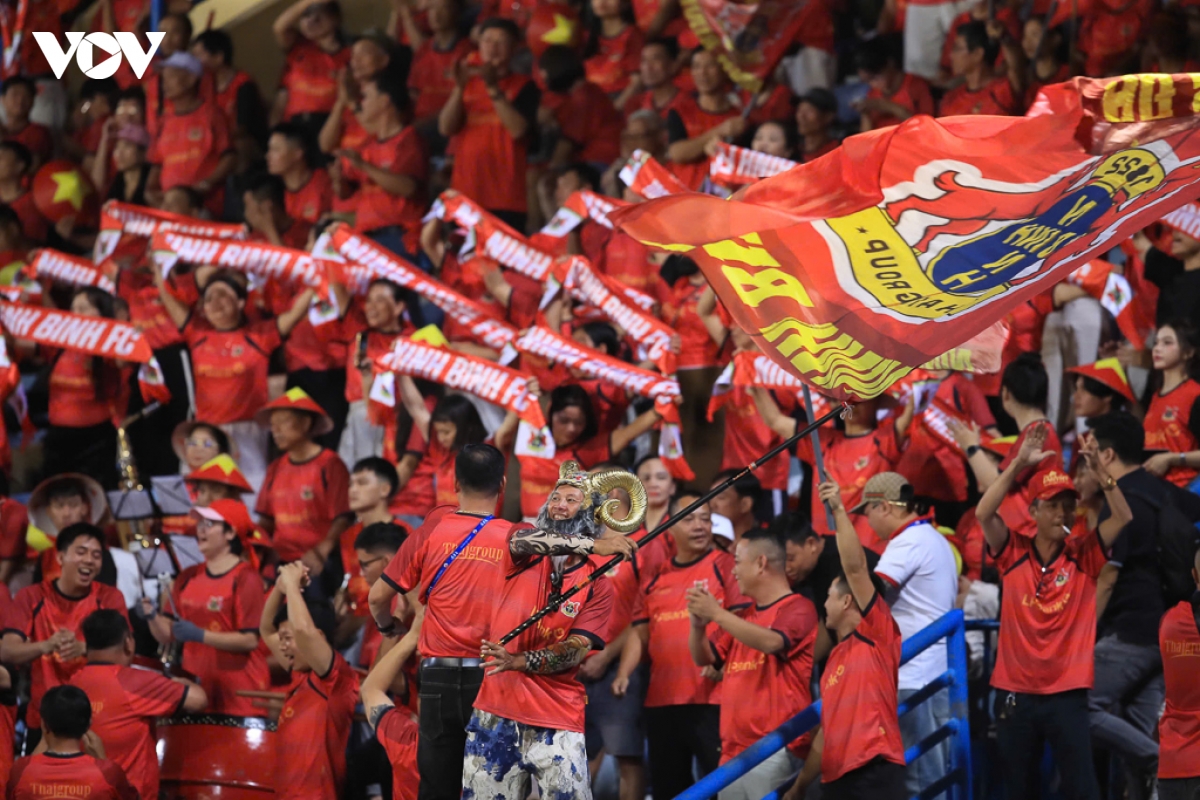 ket qua v-league hom nay 30 10 ha noi fc nguoc dong kich tinh truoc ninh binh hinh anh 11