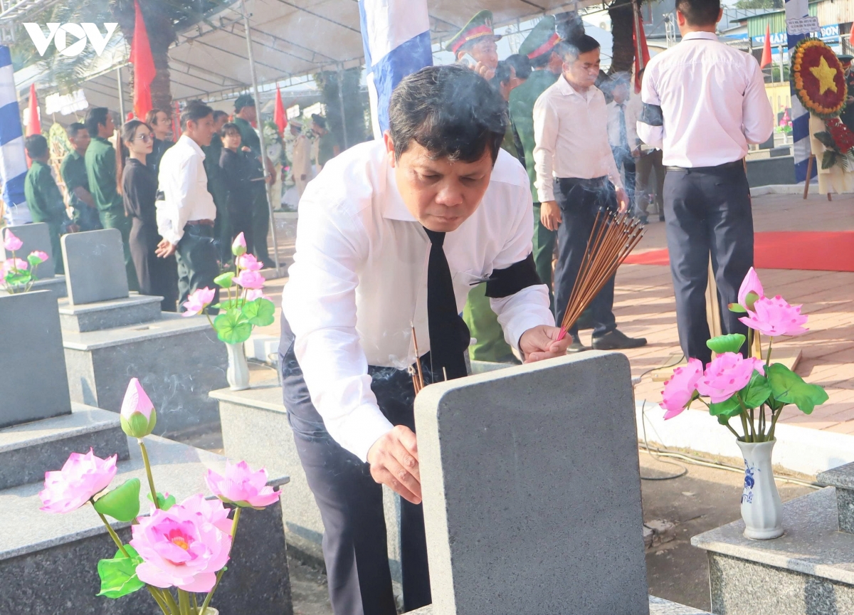 truy dieu, an tang 12 hai cot liet si tai quang ngai hinh anh 7