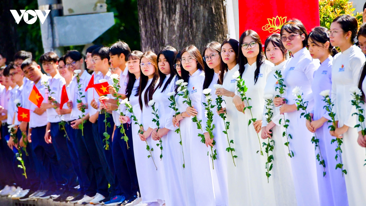 toan canh le vieng, truy dieu va an tang hai cot liet si o cong vien le thi rieng hinh anh 17