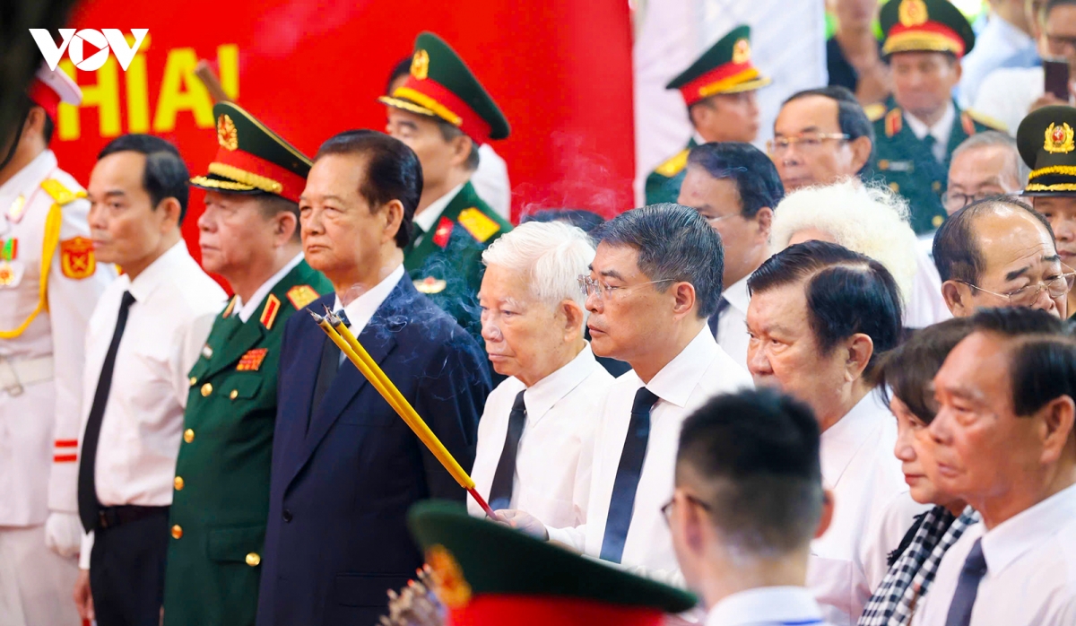 Toàn cảnh Lễ viếng, truy điệu và an táng hài cốt liệt sĩ ở Công viên Lê Thị Riêng