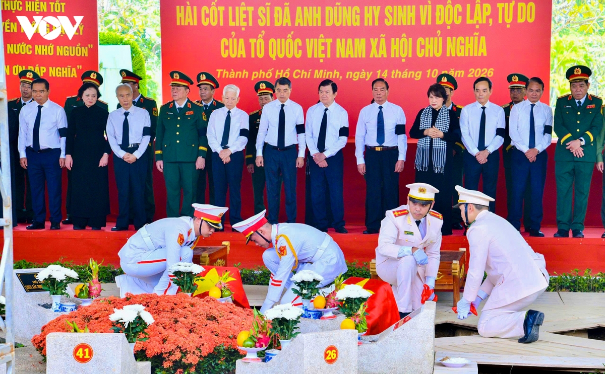 toan canh le vieng, truy dieu va an tang hai cot liet si o cong vien le thi rieng hinh anh 25