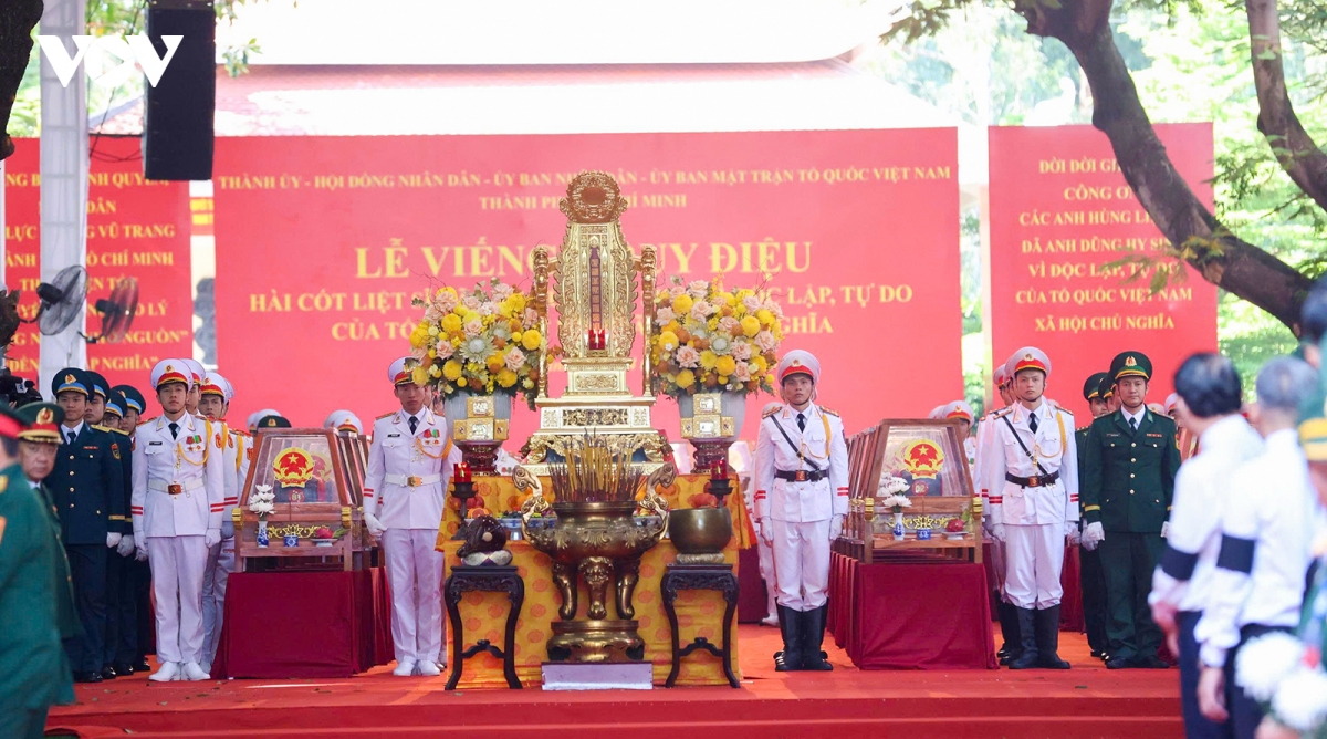 toan canh le vieng, truy dieu va an tang hai cot liet si o cong vien le thi rieng hinh anh 7