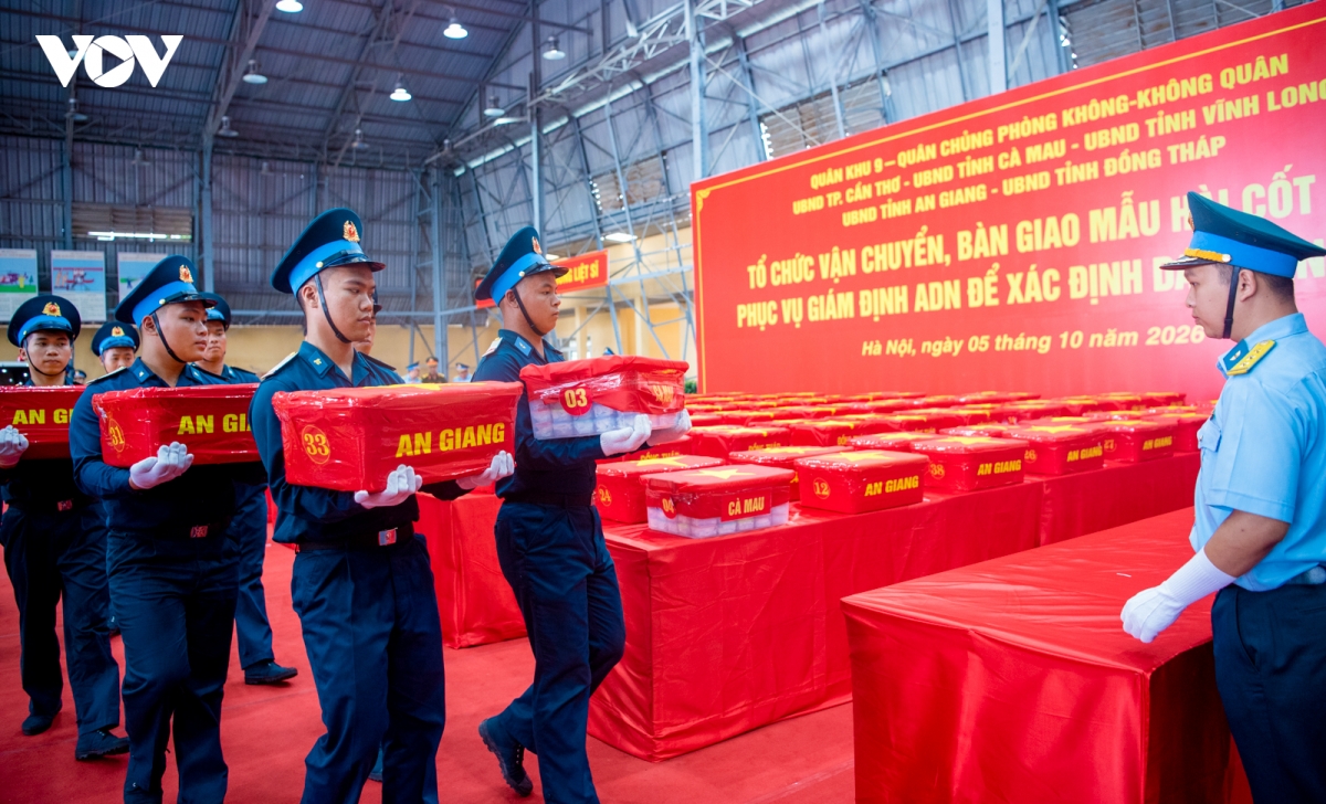 hanh trinh dua hon 15.000 mau hai cot liet si tu can tho ve ha noi hinh anh 4