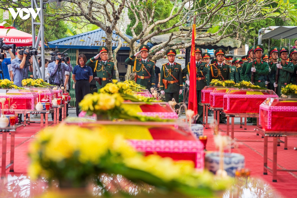 noi an nghi cua 93 hai cot liet si tai nghia trang liet si vi xuyen hinh anh 3