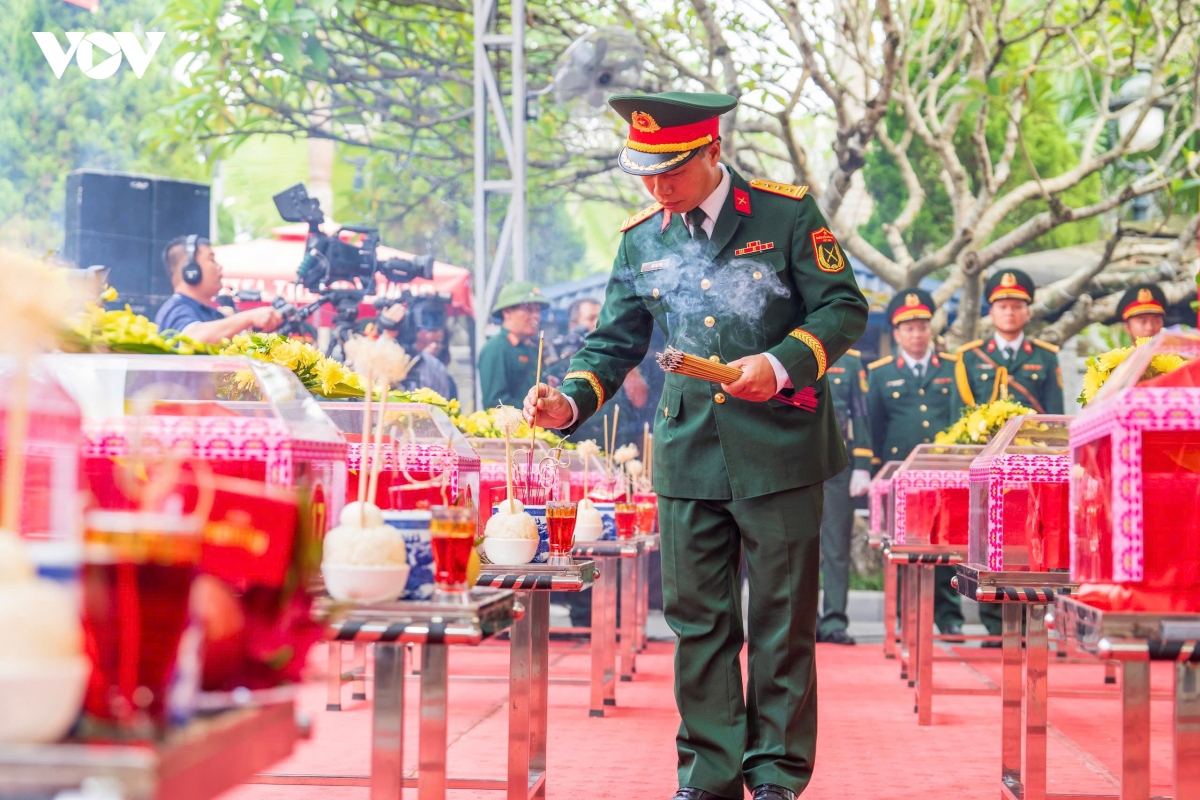 noi an nghi cua 93 hai cot liet si tai nghia trang liet si vi xuyen hinh anh 4