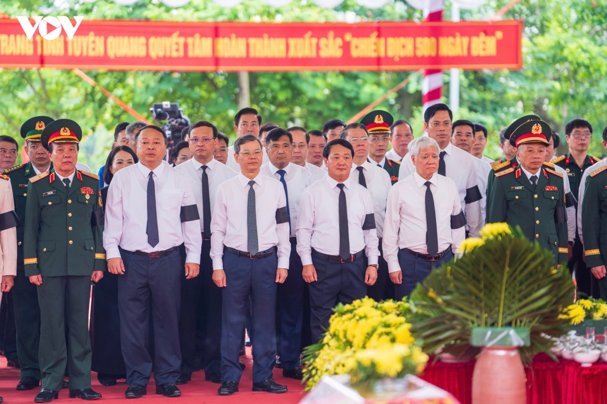 noi an nghi cua 93 hai cot liet si tai nghia trang liet si vi xuyen hinh anh 2