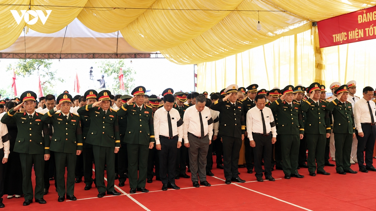 xuc dong le truy dieu, an tang hai cot liet si tai hai phong, can tho va tuyen quang hinh anh 46