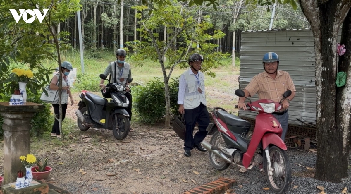 Doi bac si tp.hcm di tim benh nhan de quan ly suc khoe tai nha hinh anh 4
