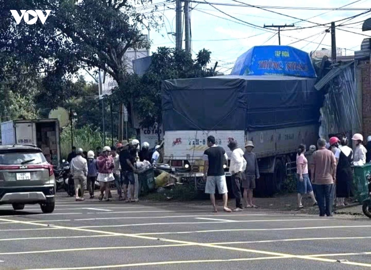 hien-truong-vu-o-to-tai-lao-vao-tiem-tap-hoa-ben-duong-ho-chi-minh-doan-qua-xa-thuan-an-tinh-lam-dong-khien-3-nguoi-trong-cung-mot-gia-dinh-bi-thuong-nang-anh-ctv.jpg