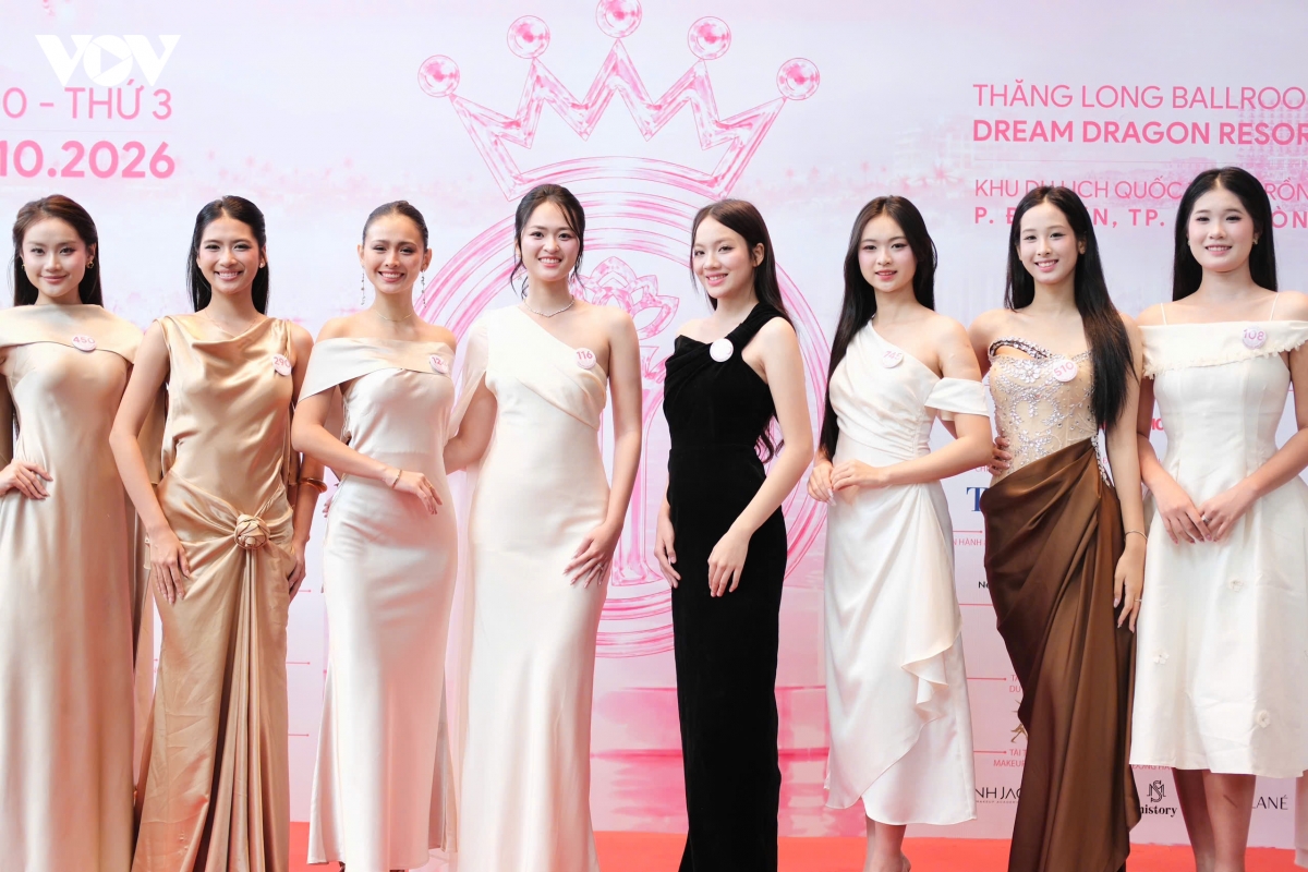 ngoc han be con len tham do, top 3 hoa hau viet nam 2024 cung do sac hinh anh 12