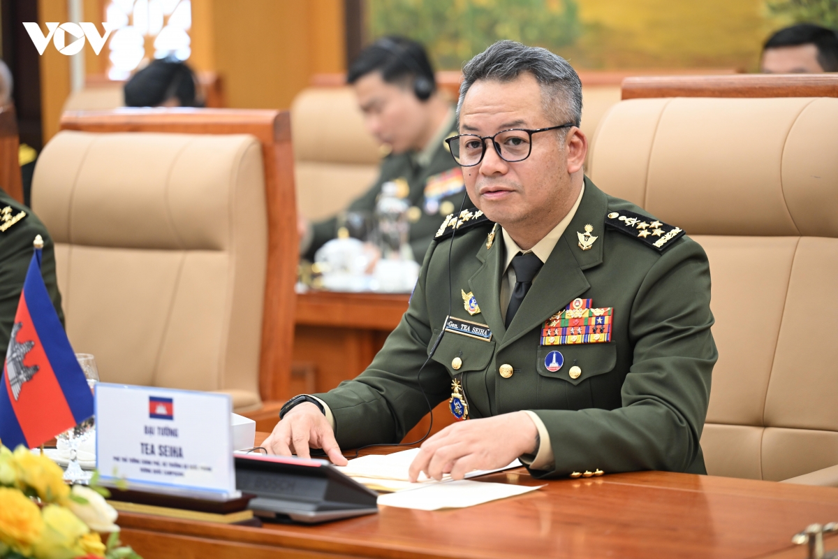 Dai tuong phan van giang chu tri don pho thu tuong, bo truong quoc phong campuchia hinh anh 9
