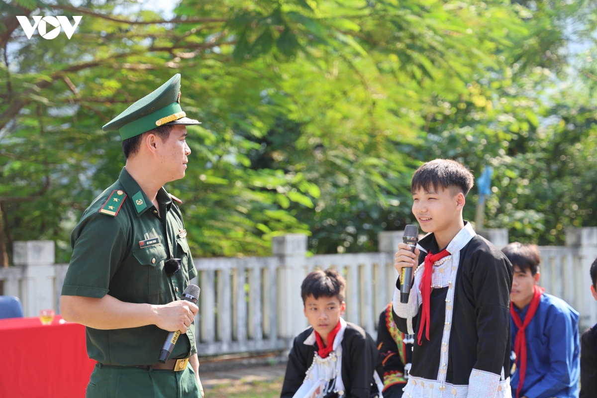 tiet hoc bien cuong dac biet duoi chan cot co lung po hinh anh 2