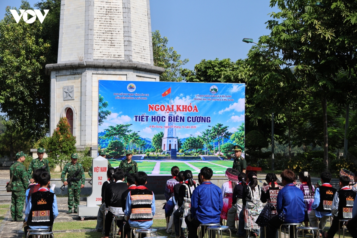tiet hoc bien cuong dac biet duoi chan cot co lung po hinh anh 1