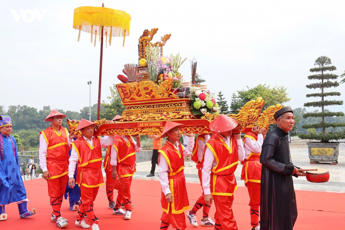du khach trai nghiem loat di san, phong tuc truyen thong tai ha noi hinh anh 2