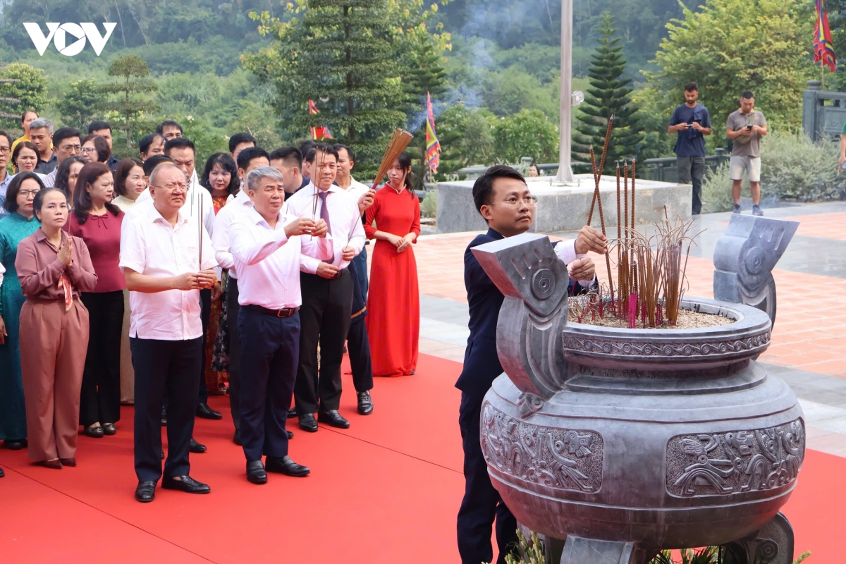 du khach trai nghiem loat di san, phong tuc truyen thong tai ha noi hinh anh 3