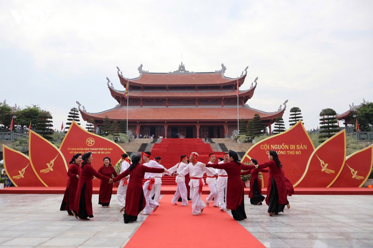 du khach trai nghiem loat di san, phong tuc truyen thong tai ha noi hinh anh 5
