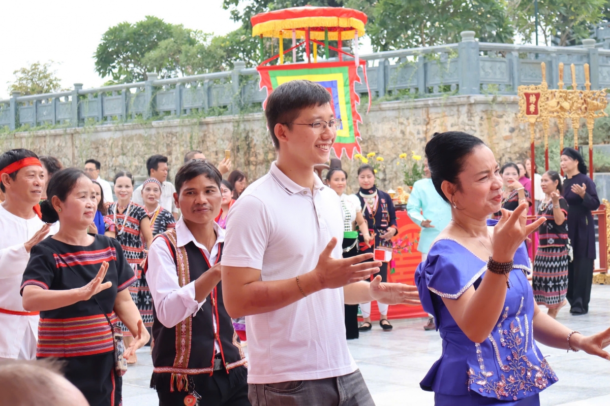 du khach trai nghiem loat di san, phong tuc truyen thong tai ha noi hinh anh 7