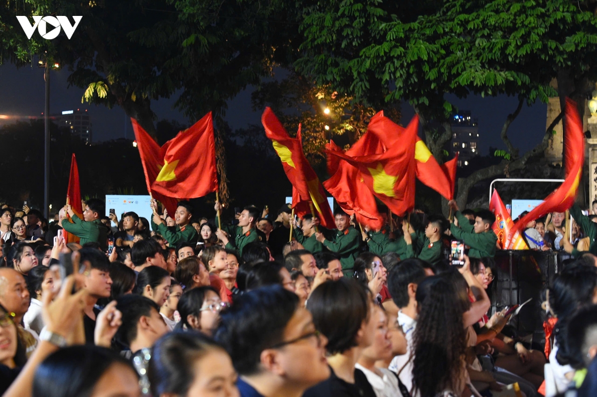  vang mai ban hung ca ha noi tri an cac the he chien si thu do hinh anh 6