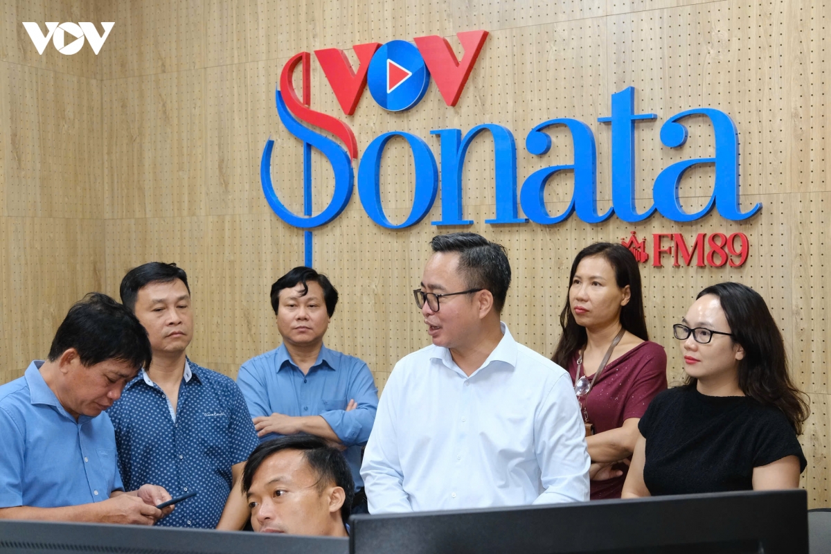 vov sonata - fm89 tao mot dong chay am nhac tinh hoa 24 24h tren song phat thanh hinh anh 3