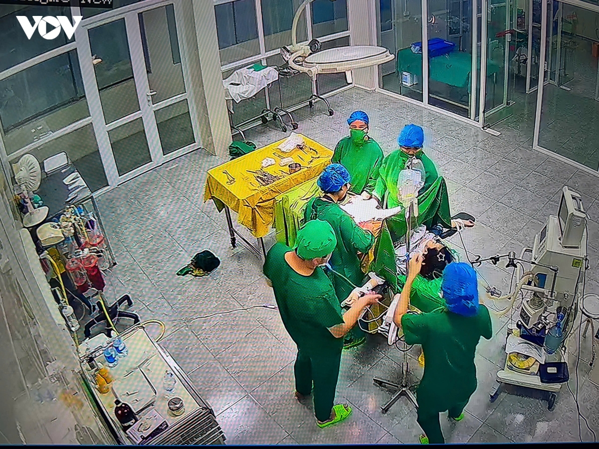 Sản phụ 15 tuổi nguy kịch vì rau tiền đạo, 4 cán bộ y tế hiến máu cứu người