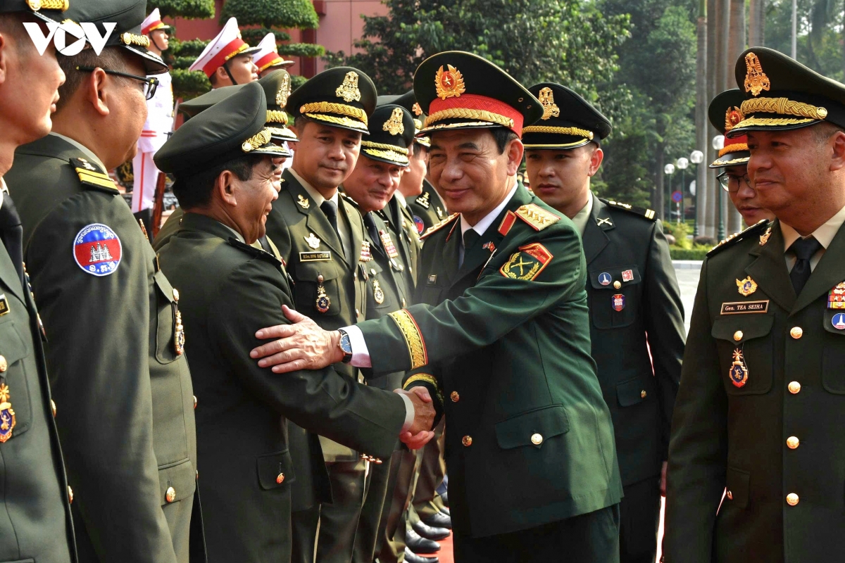 Dai tuong phan van giang chu tri don pho thu tuong, bo truong quoc phong campuchia hinh anh 4