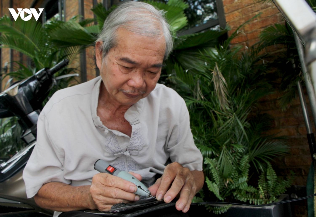 hon 40 nam khac chu thu cong chiec can cau com va chu tam truyen doi hinh anh 2