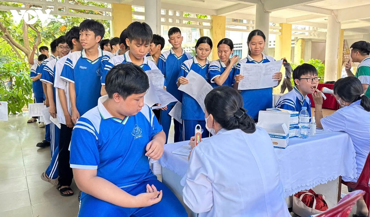 Da nang day manh kham suc khoe dinh ky cho hoc sinh hinh anh 4