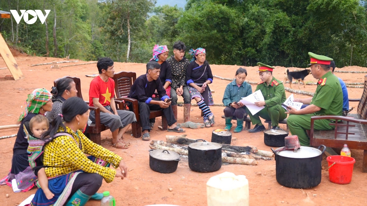 lao cai dua vneid den gan nguoi dan vung cao hinh anh 6