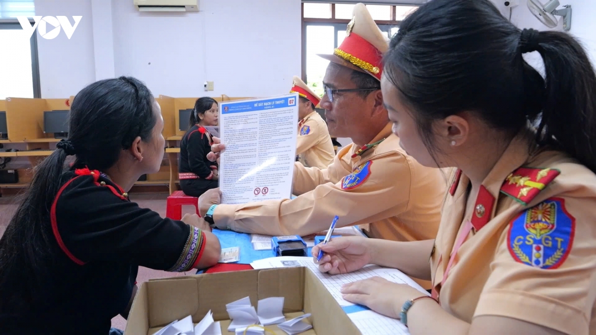 go rao can de nguoi dan vung kho co giay phep lai xe hinh anh 3