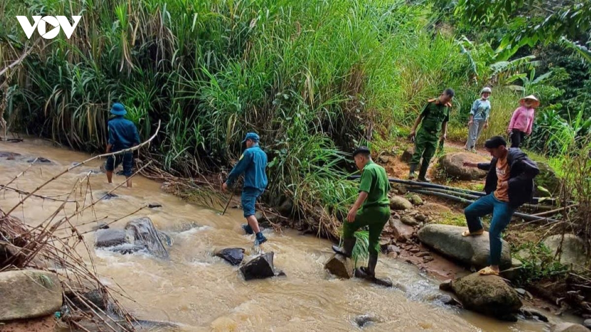 tim thay thi the nguoi phu nu bi lu cuon cach 6km tai lam Dong hinh anh 1