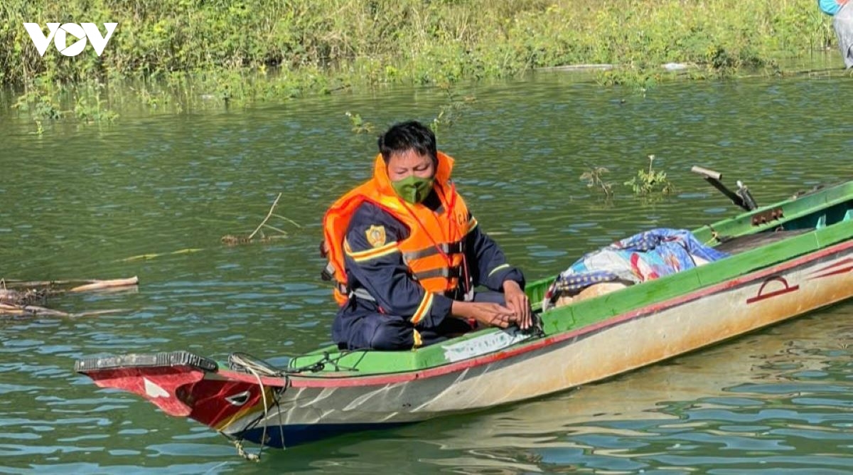 tim thay thi the nguoi phu nu bi lu cuon cach 6km tai lam Dong hinh anh 2