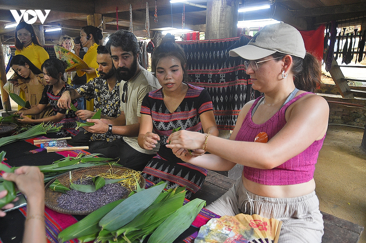 le hoi van hoa the gioi tai ha noi lan toa sac mau 54 dan toc viet nam hinh anh 9