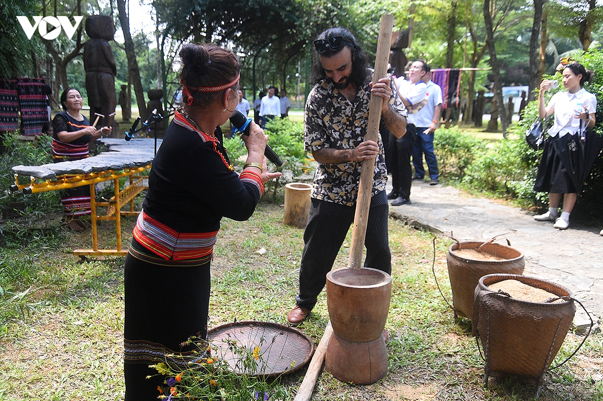 le hoi van hoa the gioi tai ha noi lan toa sac mau 54 dan toc viet nam hinh anh 14