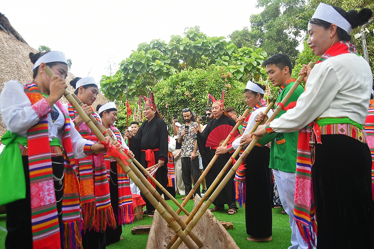le hoi van hoa the gioi tai ha noi lan toa sac mau 54 dan toc viet nam hinh anh 6